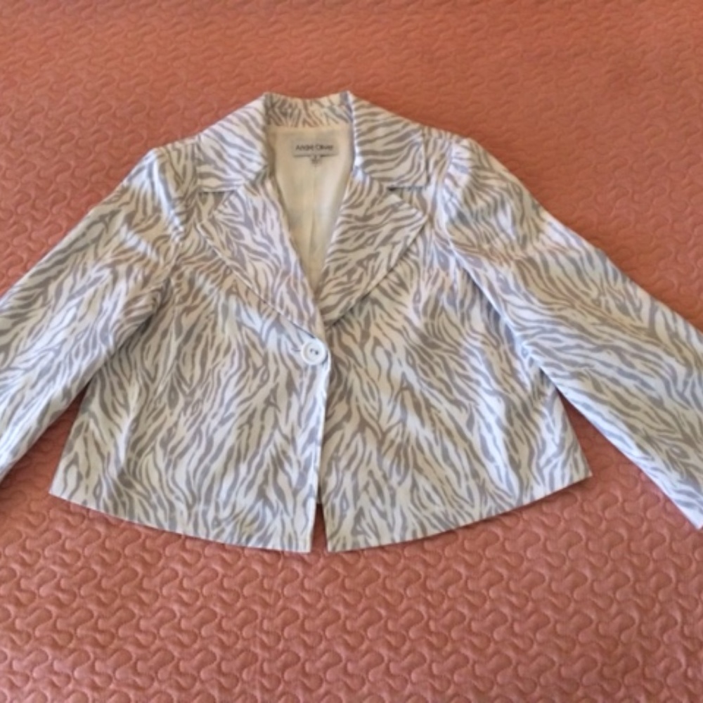 Andre Oliver Jacket - Picture 2 of 6